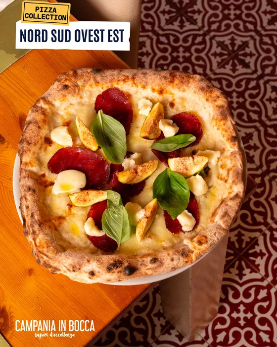 La pizza Nord, sud, ovest, est: fior di latte, speck di bufalo, fichi freschi e tomino di pecora
